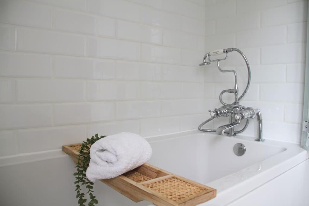 Owl - Cosy Cotswolds Stone Escape, Dog Friendly Holiday home