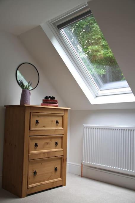 Owl - Cosy Cotswolds Stone Escape, Dog Friendly Holiday home Wyck Rissington