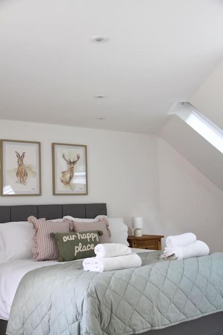 Owl - Cosy Cotswolds Stone Escape, Dog Friendly Holiday home Wyck Rissington