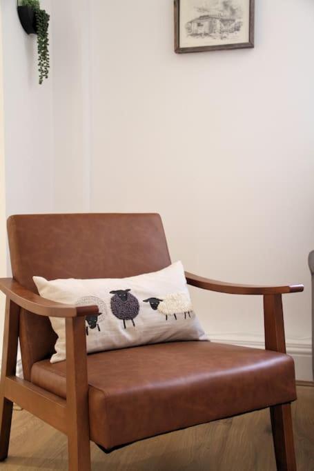 Owl - Cosy Cotswolds Stone Escape, Dog Friendly * Wyck Rissington
