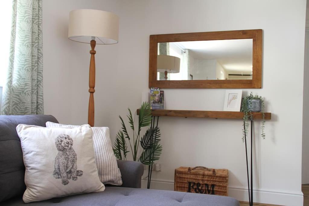 Owl - Cosy Cotswolds Stone Escape, Dog Friendly Holiday home *