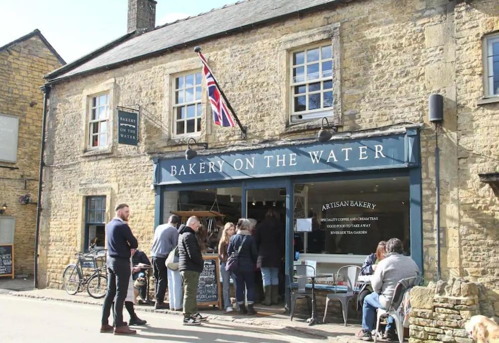 Owl - Cosy Cotswolds Stone Escape, Dog Friendly Holiday home Wyck Rissington