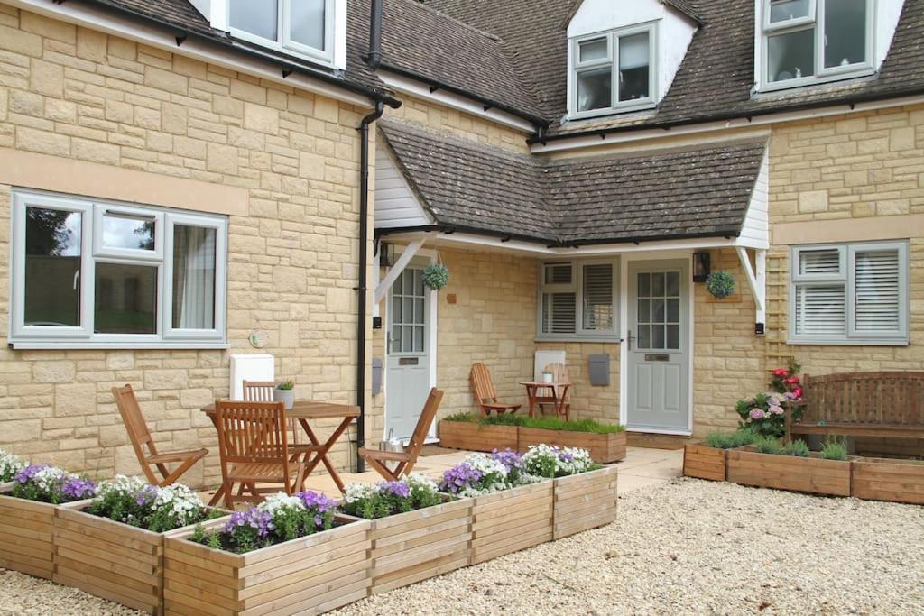Owl - Cosy Cotswolds Stone Escape, Dog Friendly * Wyck Rissington