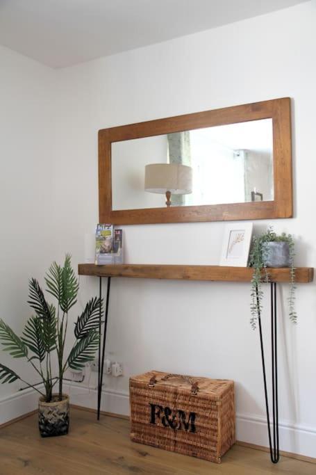 Owl - Cosy Cotswolds Stone Escape, Dog Friendly Holiday home *