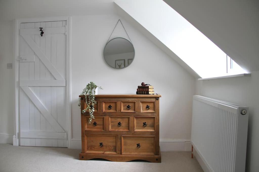 Owl - Cosy Cotswolds Stone Escape, Dog Friendly Holiday home *